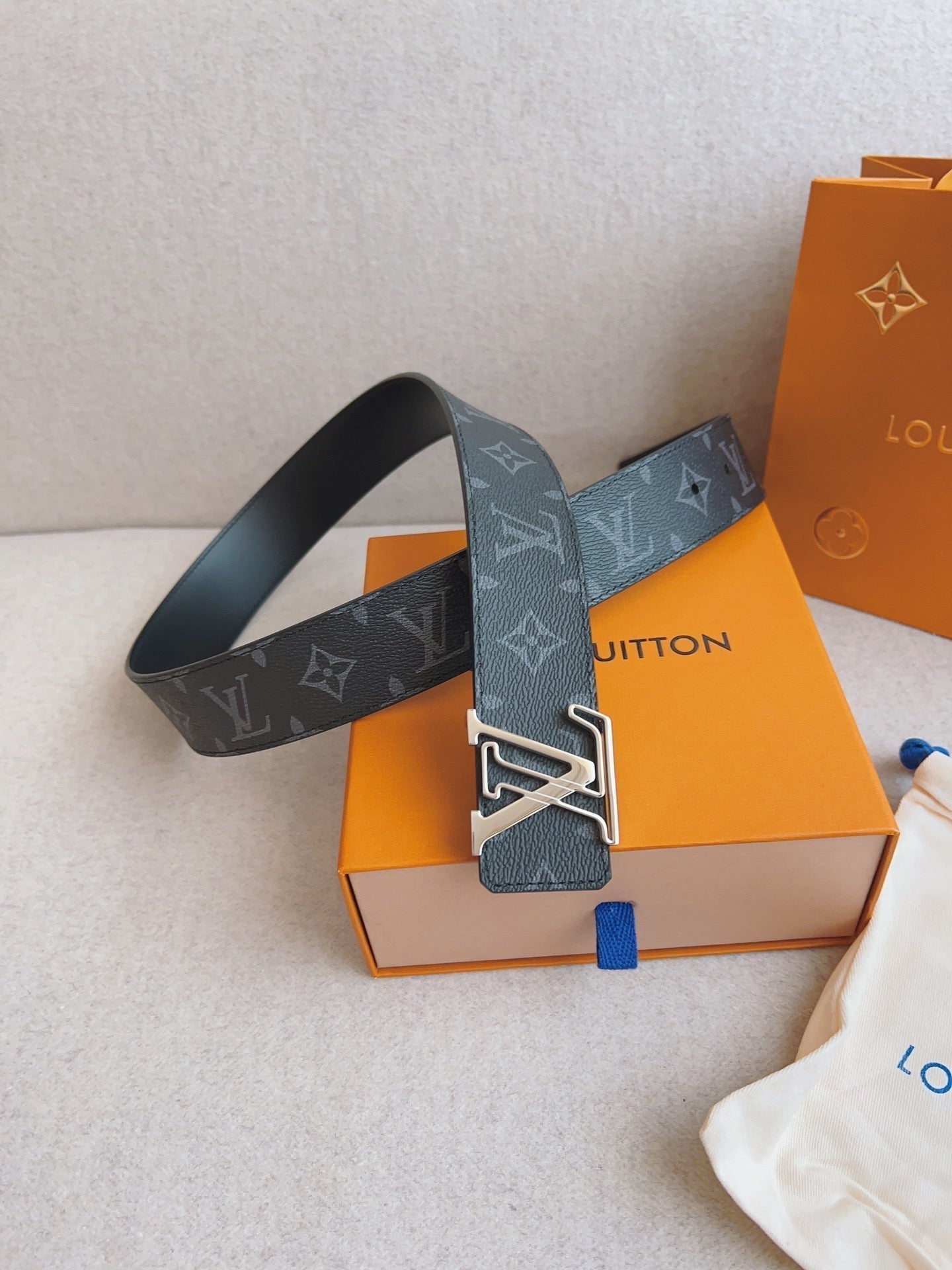 LOUIS VUITTON LV 25S BELT 40 MM IN BLACK MIX GREY CALFSKIN 593206