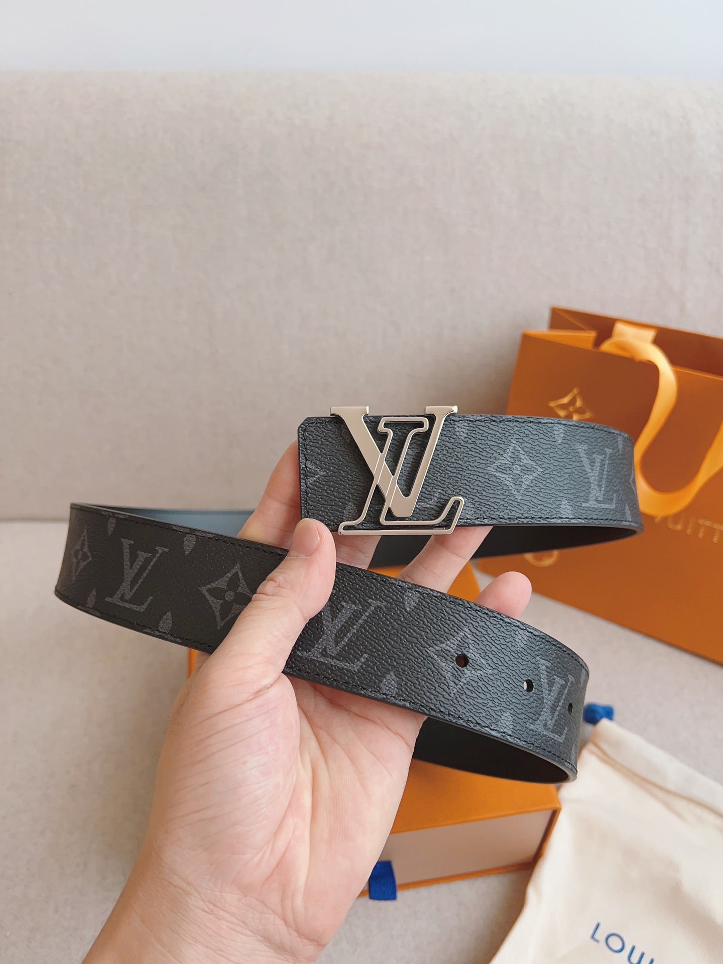 LOUIS VUITTON LV 25S BELT 40 MM IN BLACK MIX GREY CALFSKIN 593206